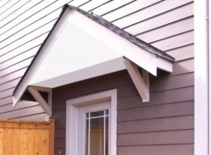 Cómo construir un toldo de madera sobre una puerta 