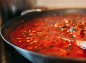 ¿Cómo se espesa la salsa de tomate casera? 