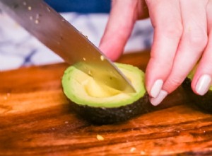 Cómo hacer chips crujientes y cetogénicos con aguacate 