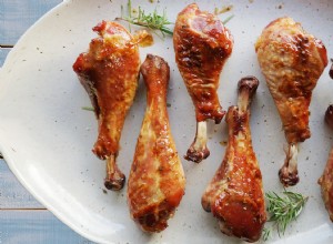 Cómo cocinar muslos de pavo, el plato principal más fácil (y más elegante) de Acción de Gracias 