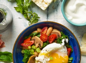 Cuencos de desayuno con huevo escalfado 