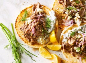 Gyros de cerdo desmenuzado con tzatziki de rábano eneldo 