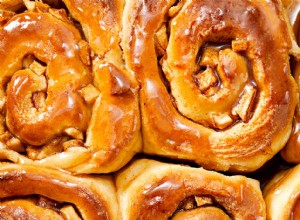 Rollos de canela con manzana y caramelo 