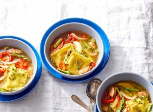 Sopa De Salchicha De Pollo, Verduras Y Ravioli 