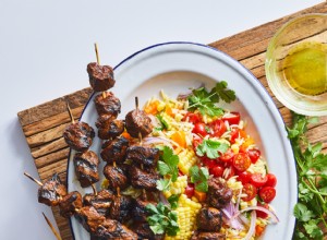 Brochetas de Ternera con Ensalada de Maíz y Orzo 