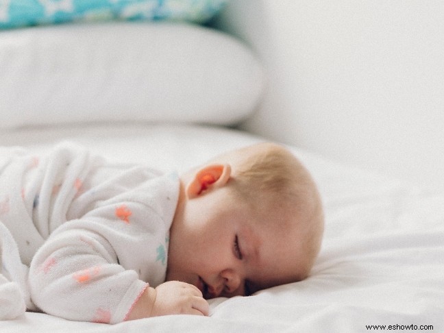 Mojar la cama:cómo limpiar y proteger el colchón de sus hijos