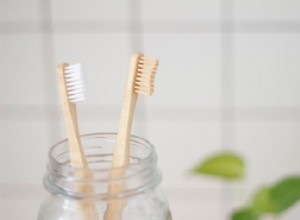 Cómo comenzar a enseñarle a su hijo pequeño a cepillarse los dientes